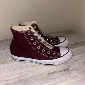 Converse Women’s Shoe High top classic